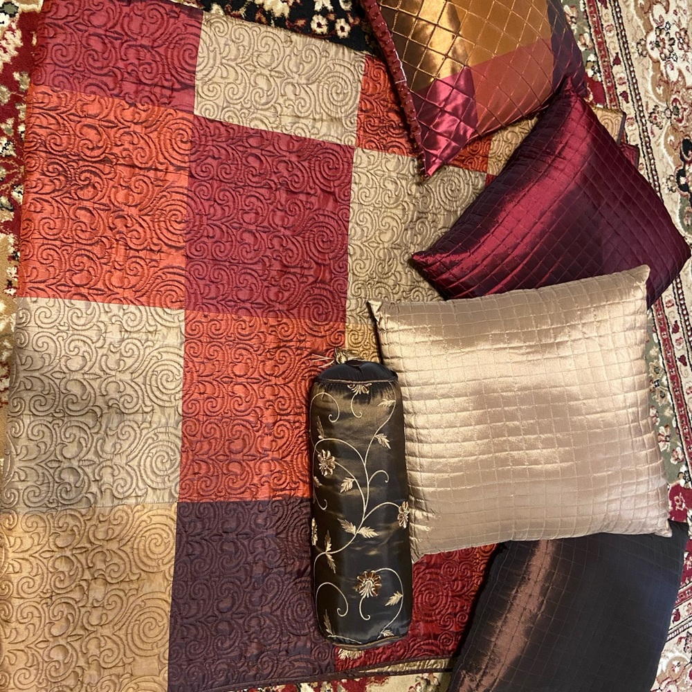 Full size quilt with pillows